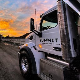 https://ca.mncjobz.com/company/summit-earthworks